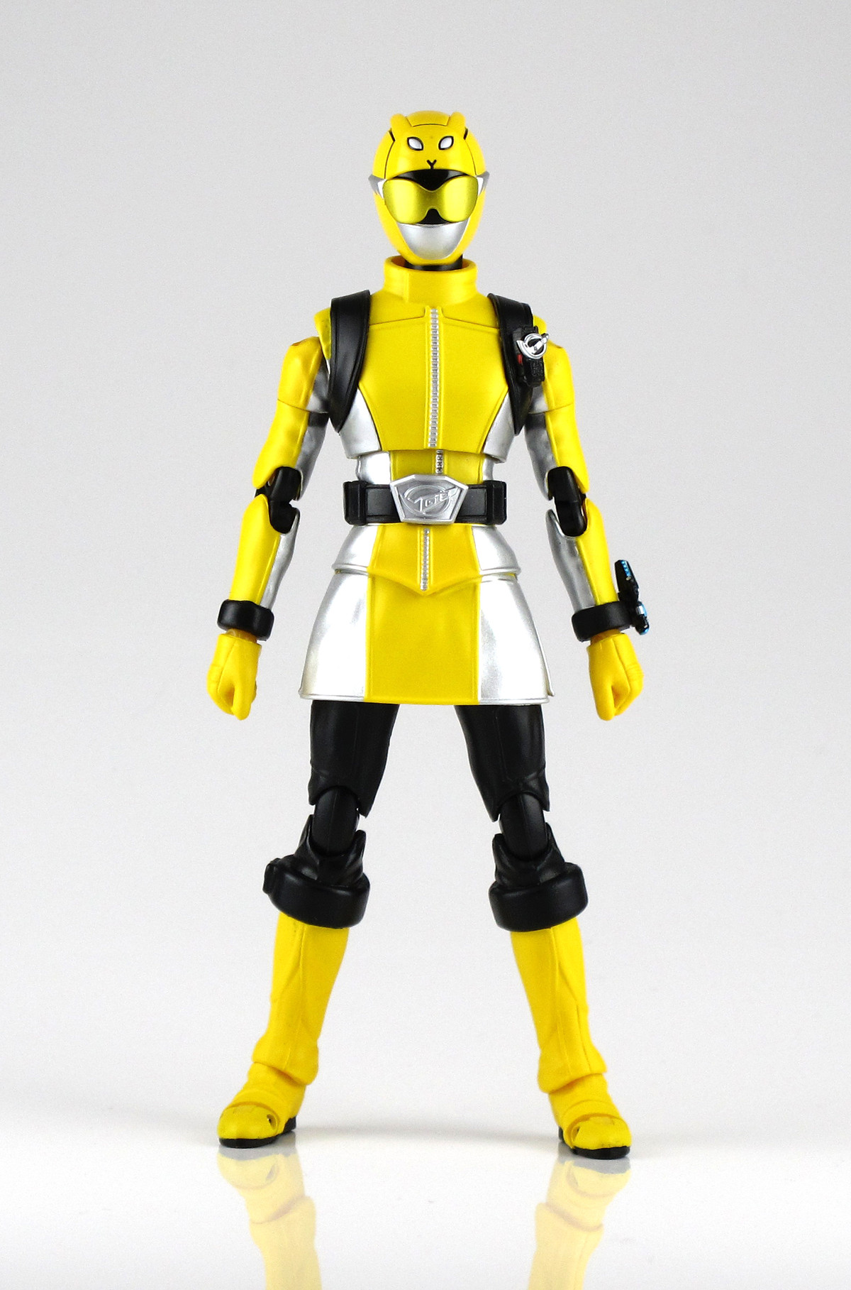 Amazon.co.jp: S.H.フィギュアーツ 特命戦隊ゴーバスターズ