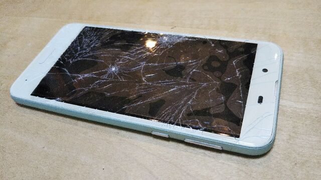 スマホの画面が割れたので交換したら アラームのセット忘れて寝坊しました 出来たをさがそ