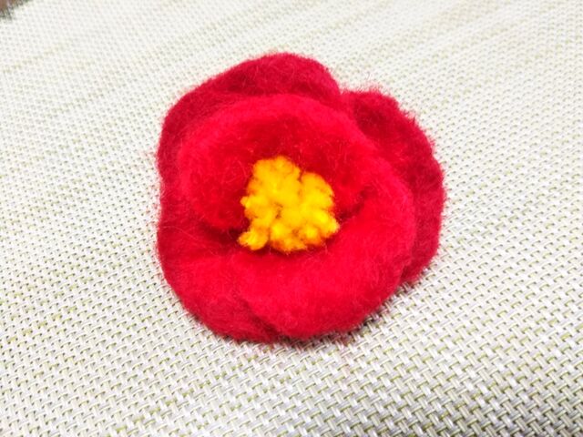羊毛フェルトで季節の飾り～赤椿とピンク椿 : 出来たをさがそ！