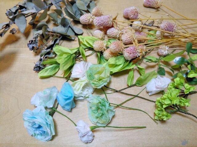 ペーパーフラワー 麻紐と紙コップの籠と 残りのお花で花籠を 出来たをさがそ