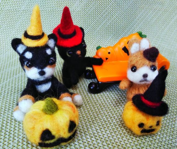 羊毛フェルトで、ハロウィンの魔女風の帽子(^-^) : 出来たをさがそ！