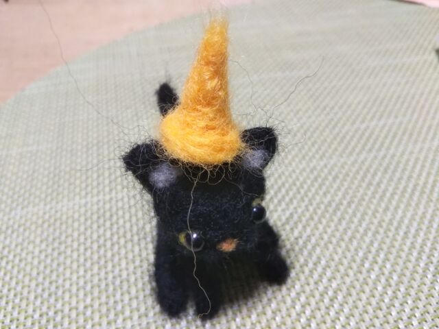 羊毛フェルトで、ハロウィンの魔女風の帽子(^-^) : 出来たをさがそ！