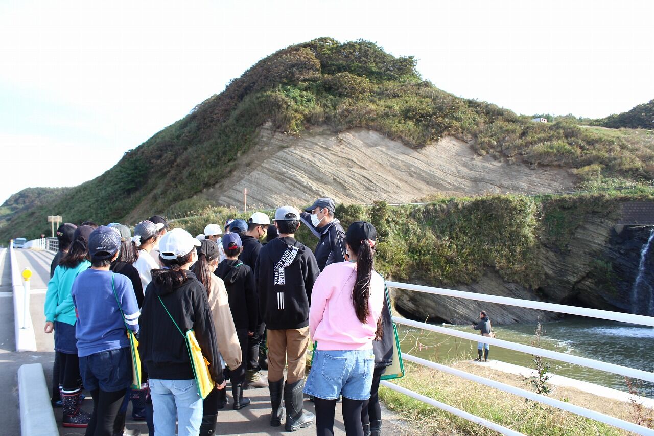 地層見学 6年 理科 出雲崎小学校 出小日記 地層見学 6年 理科 出雲崎小学校 出小日記