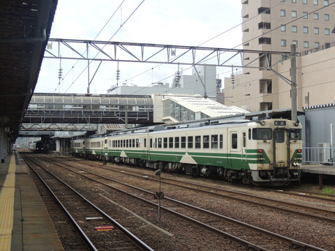 キハ48系男鹿線4両 秋田 (10)