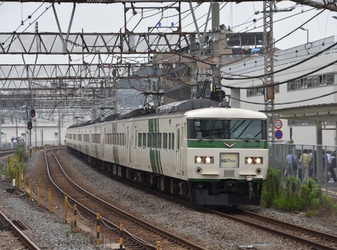 185系A6おはようライナー新宿26号大船 (1)