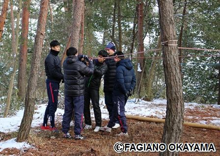 ファジアーノ岡山 今年も 珍キャンプ から昇格挑戦 ウォール アイランズ クモの巣 など難関の連続 ｊ２サッカー通信