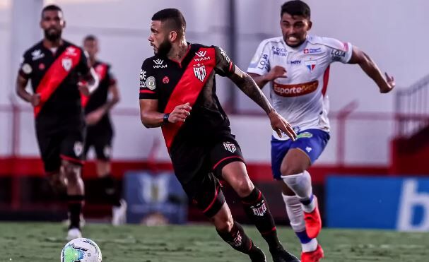 長崎 ブラジル出身 Mfウェリントン ハットの期限付き移籍加入を発表 1日も早く合流し チームに貢献したい j2サッカー通信 長崎 ブラジル出身 Mfウェリントン ハットの期限付き移籍加入を発表 1日も早く合流し チームに貢献したい j2サッカー通信