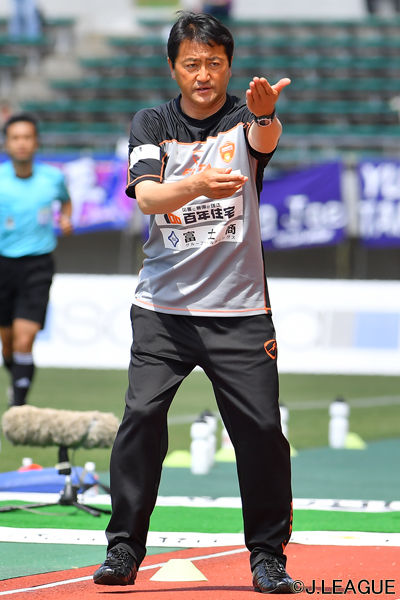 甲府 吉田達磨氏を解任 山口を率いた上野展裕氏が新監督の就任 クラブへの深い愛情と地域に対する強い想いを感じた j2サッカー通信