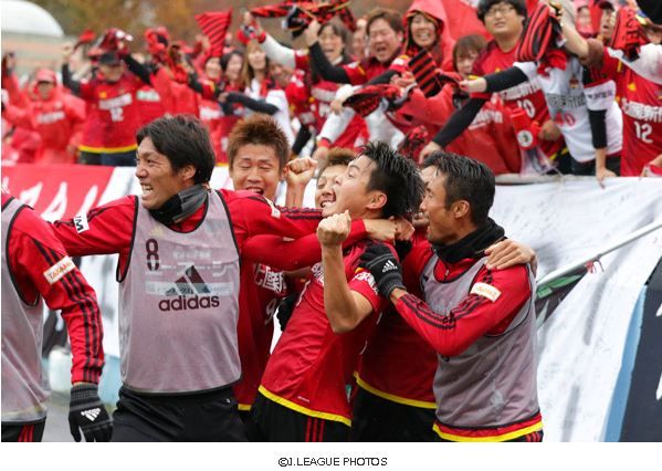 入れ替え戦第1戦 ツエーゲン金沢 退任する森下監督に値千金の決勝点 j2サッカー通信 入れ替え戦第1戦 ツエーゲン金沢 退任する森下監督に値千金の決勝点 j2サッカー通信