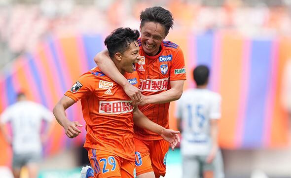 アルビレックス新潟 ホーム強いっすね クラブ新記録のホーム10連勝 Mfシマブク カズヨシのプロ初ゴールなど3 0で秋田に勝利 首位キープ j2サッカー通信 アルビレックス新潟 ホーム強いっすね クラブ新記録のホーム10連勝 Mfシマブク カズヨシのプロ初ゴールなど3 0で秋田に勝利 首位キープ j2サッカー通信