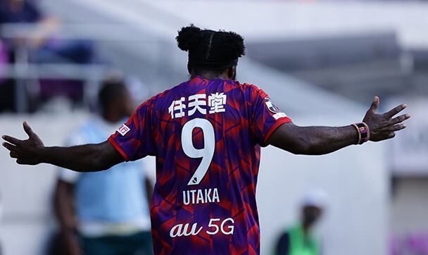 京都サンガ Fwピーター ウタカが2得点 J通算100ゴール達成 相模原に2 1で勝利 2試合ぶりの白星 ｊ２サッカー通信