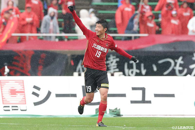 ツエーゲン金沢 先制されるも連続ゴール 千葉に劇的逆転勝利 今季初の連勝 j2サッカー通信 ツエーゲン金沢 先制されるも連続ゴール 千葉に劇的逆転勝利 今季初の連勝 j2サッカー通信