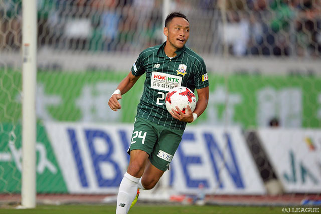 Fc岐阜 Fw難波宏明選手が現役を引退することを発表 私のサッカー人生に関わっていただいた全ての皆さんに 感謝 j2サッカー通信 Fc岐阜 Fw難波宏明選手が現役を引退することを発表 私のサッカー人生に関わっていただいた全ての皆さんに 感謝 j2サッカー通信