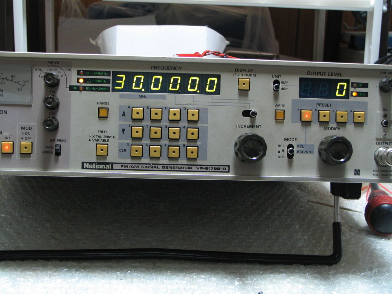 Nationalシグナルジェネレータ FM/AM SIGNAL GENERATOR VP-8179B10