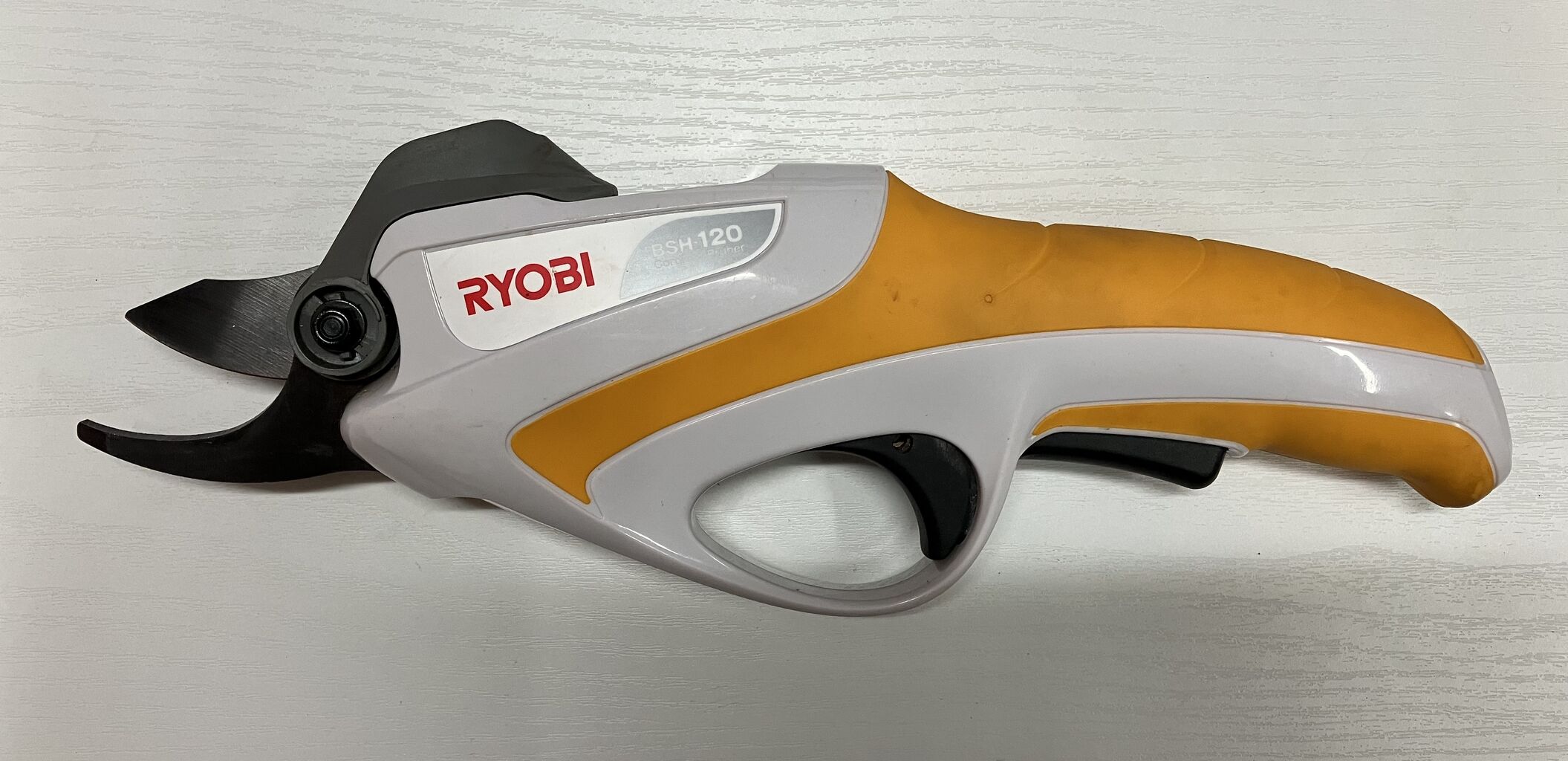 ☆DIY工具祭☆　リョービ RYOBI 充電式剪定ばさみ BSH-120 3.6V リチウムイオン電池 ☆DIY工具祭☆ リョービ RYOBI 充電式剪定ばさみ BSH-120 3.6