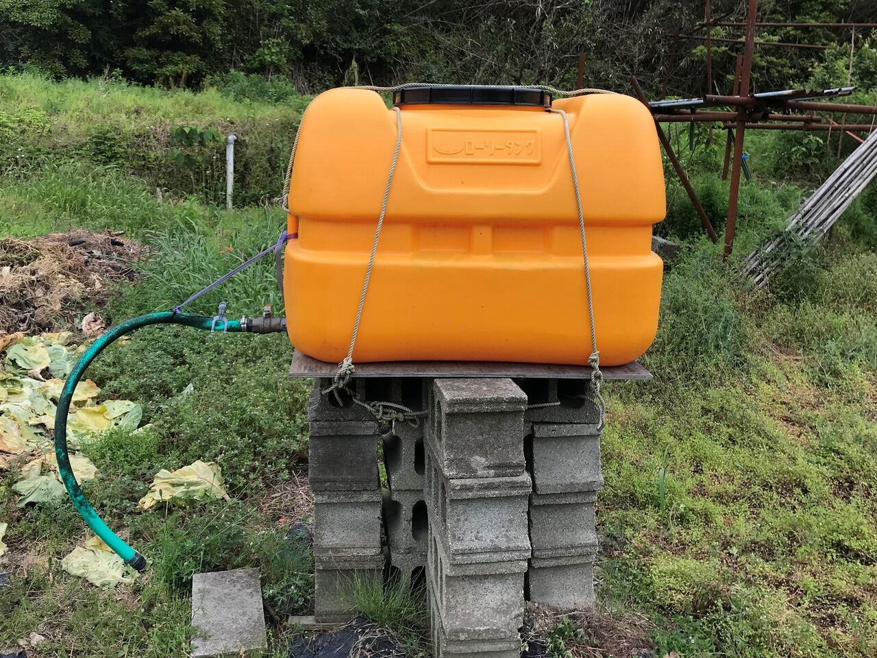 水やり用タンク ホース設置 マックスフローsd穴あき補修 向島ポンポコ日記 水やり用タンク ホース設置 マックスフローsd穴あき補修 向島ポンポコ日記