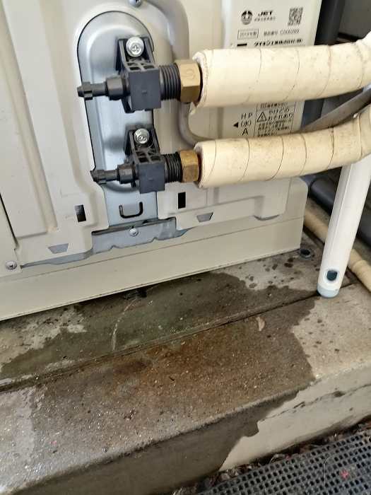 エコキュートの室外機から水漏れ ケース家のblog