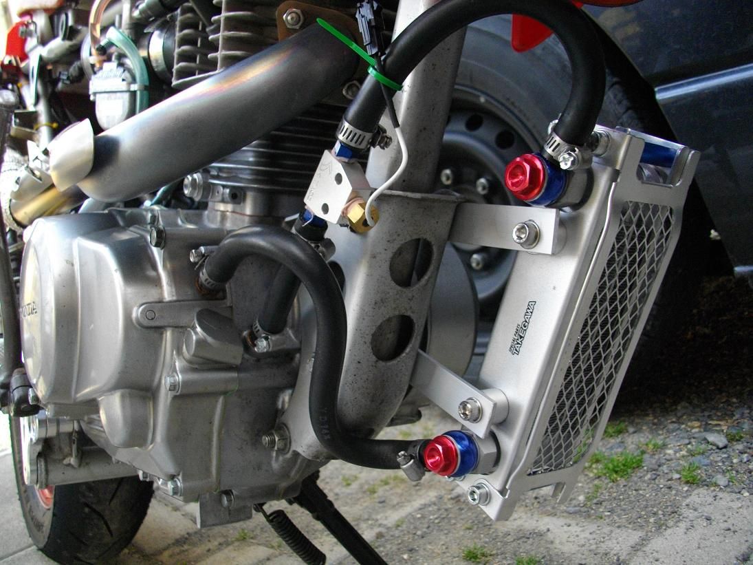 XR100モタにオイルクーラー取り付け : 中年のオッサンのヒミツのブログ XR100モタにオイルクーラー取り付け : 中年のオッサンのヒミツのブログ