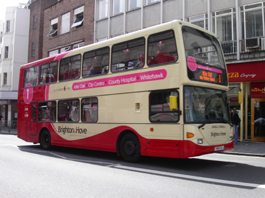 Brighton 2階建てバス