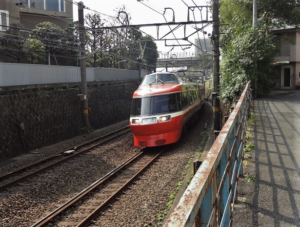新宿から下北沢 成城 世田谷 小田急沿線散歩 その１ 活動してないギタリストの旅