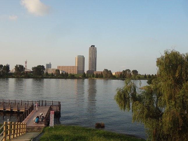 夕暮れの荒川土手を走る！ : 活動してないギタリストの旅