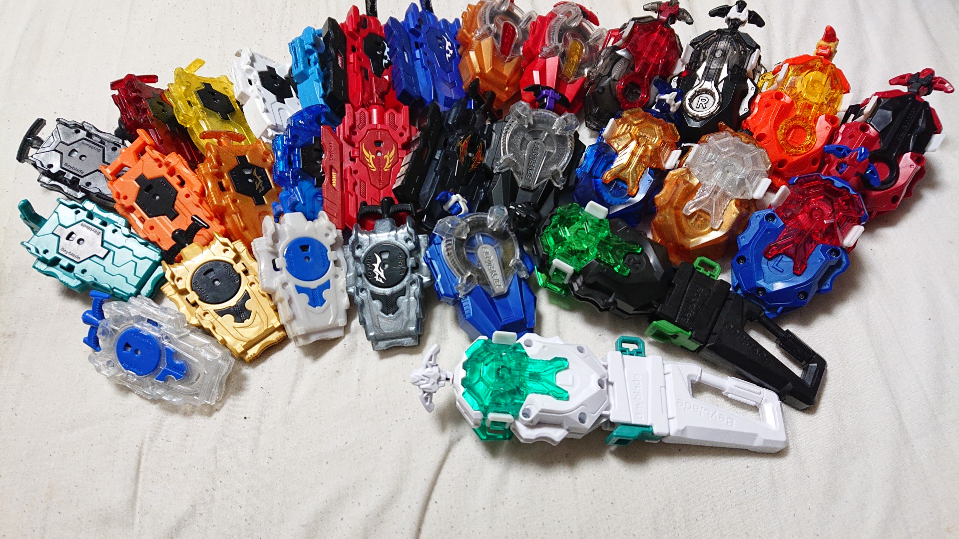 激安/新作 ベイブレードバースト まとめ売り 黄色い (シューター2個 スポーツトイ・アクショントイ