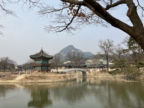 EF3CCC58-6F8F-4CF1-A3DE-4B678DFAB1D3