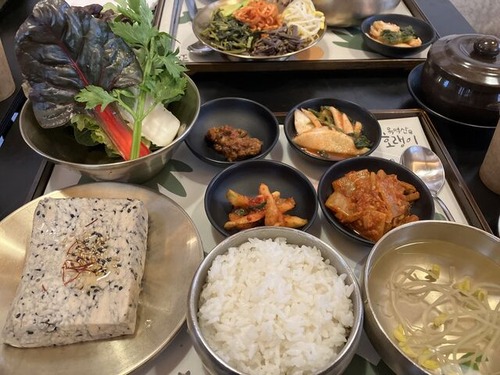 7E7B7079-6501-43B4-A27C-E7E7B090D941