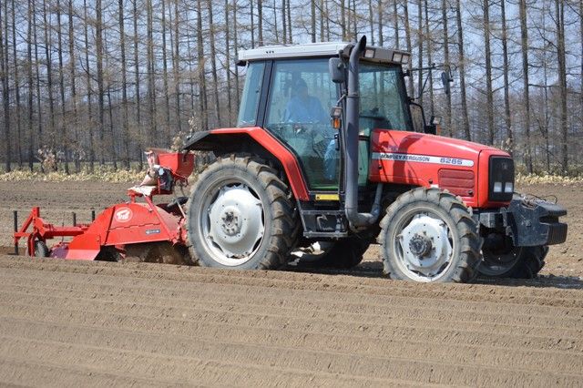 ごぼうの種播き作業を見てきたよ ｊａめむろ 四季だより