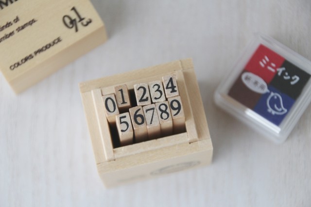 無印良品のアルバムにスタンプでチケット収納をわかりやすく 明日からできる応援グッズ収納術 無印良品のアルバムにスタンプでチケット収納をわかりやすく 明日からできる応援グッズ収納術