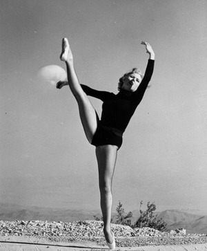 1953-Upshot-Knothole-Dixie-showgirl-413x500
