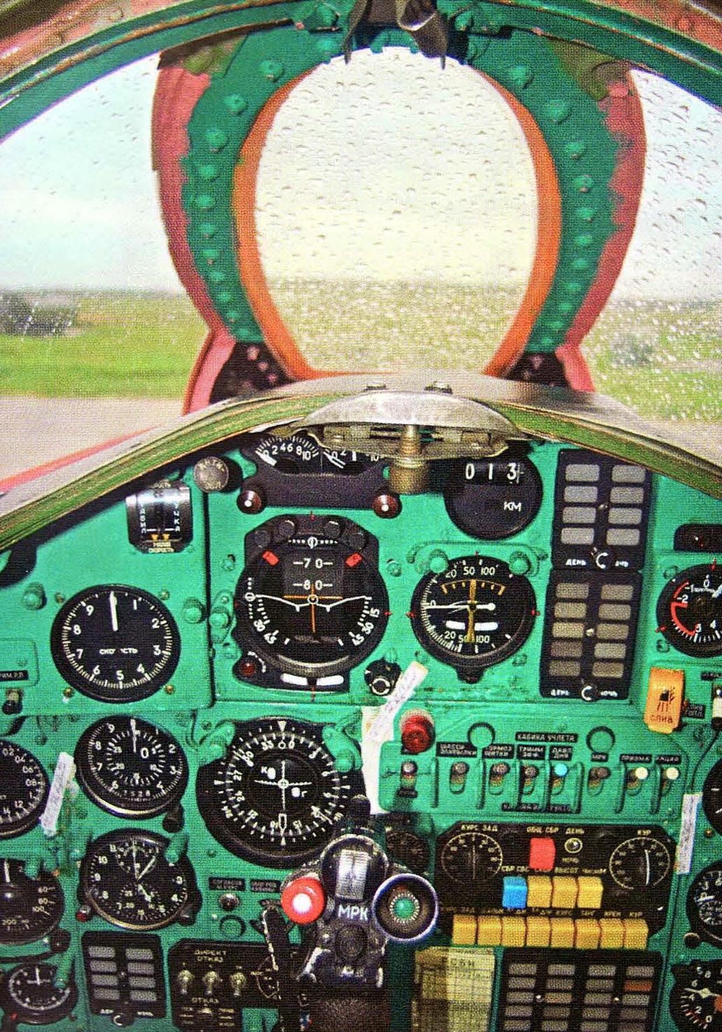 MiG-25コックピットの隠し技 : 蛇乃目伍長の「エアフォースの英国面に