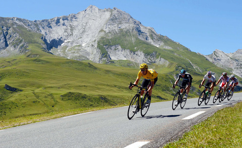 citymesh-covers-tour-de-france-with-moobox-tripod-en
