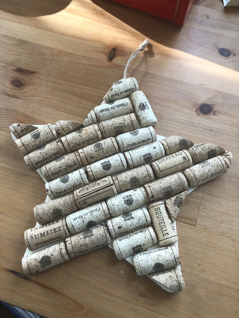 ワインコルクでクリスマス飾り兼コルクボードとキーホルダー作り アメリカ で主婦ライフ
