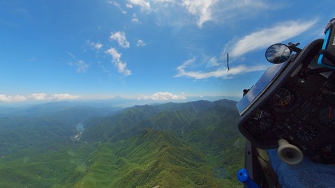 VID_20230617_1227_甲武信ヶ岳付近より富士山