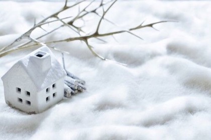 雪に埋もれた家