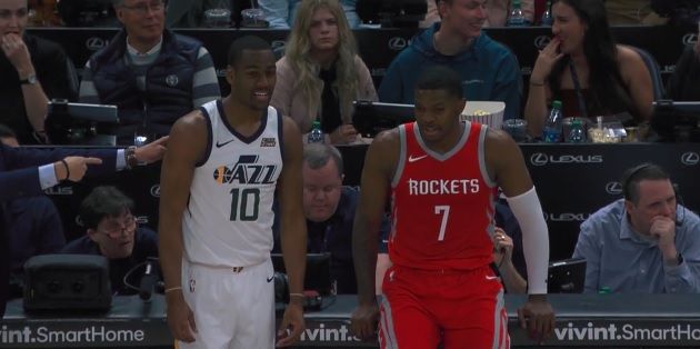 ロケッツ 対 ウルブズ