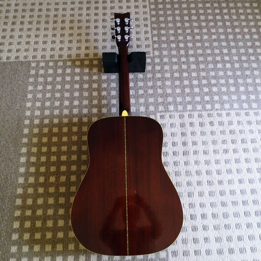 あの赤ラベルのYAMAHA FG151アコースティックギター : おっさん