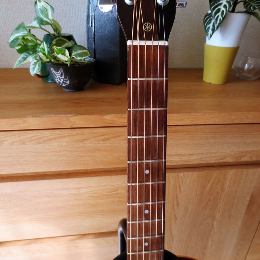 あの赤ラベルのYAMAHA FG151アコースティックギター : おっさん