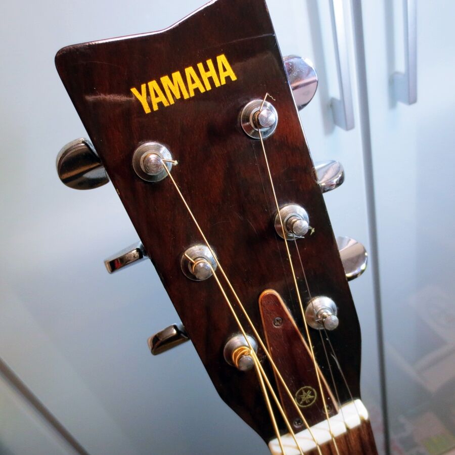 赤ラベル　YAMAHA 　FG151アコースティックギター あの赤ラベルのYAMAHA FG151アコースティックギター : おっさんの徒然