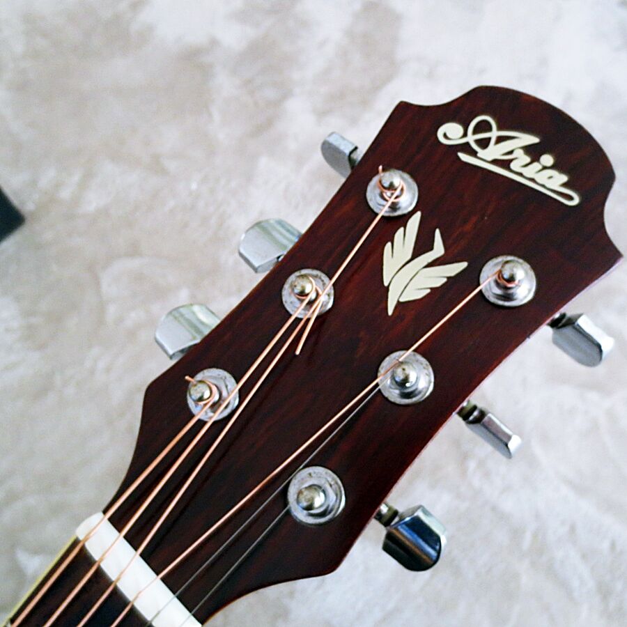 なかなか良い音エレアコ Aria AMB -35 : おっさんの徒然なる日々