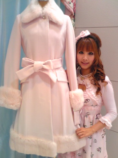 裾ファーバルドーコート+゜ : ジーザスディアマンテ新宿店 