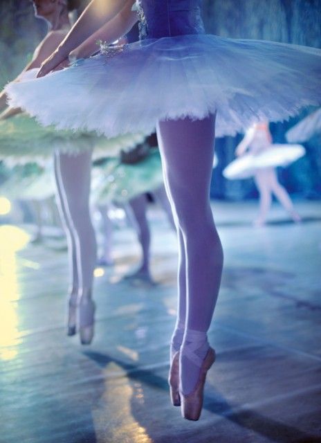 バレリーナ バレエ Ballet 画像 写真 脚 膝下 ポアント トゥシューズ その1 好きです 薄い本 バレリーナ バレエ Ballet 画像 写真 脚 膝下 ポアント トゥシューズ その1 好きです 薄い本