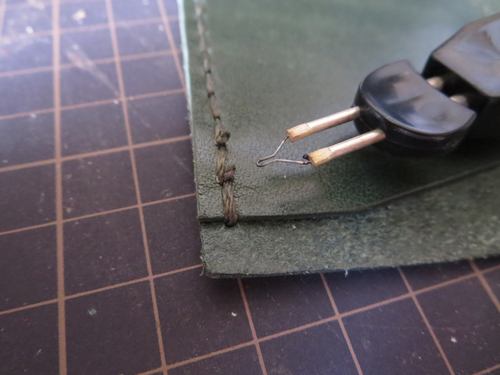 レザークラフトで上手に糸の焼留めをするには ｊｅｍさんのレザークラフト