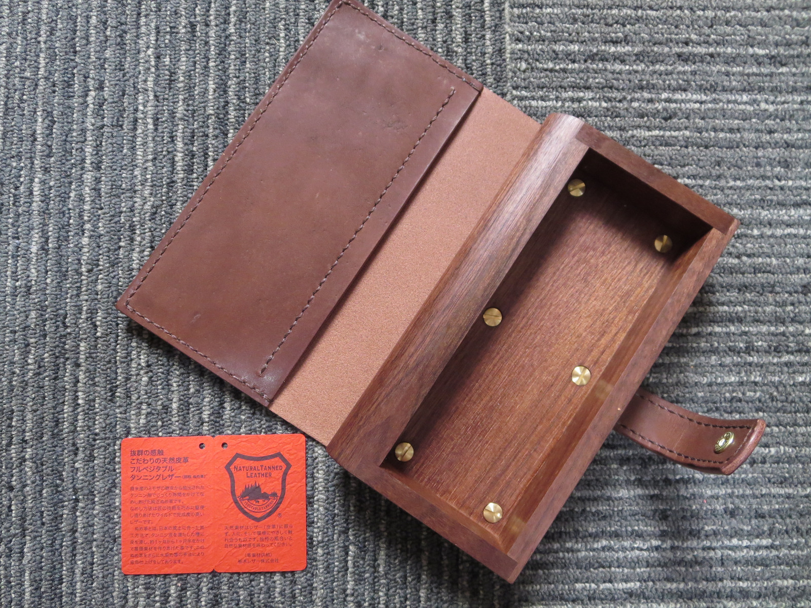 ヌメ革 栃木レザー サドルレザー 赤タグ付き コンパクトウォレット 青