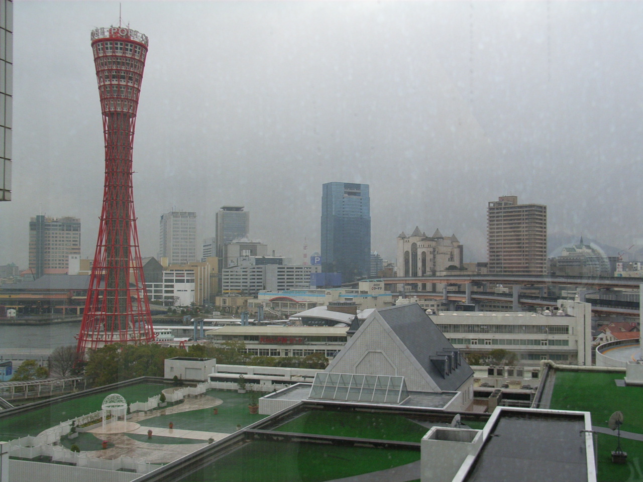 霧雨に誘われてェ タワーサイドに出ればッ ホテルオークラ神戸デス ｉ Live For This By J Eter