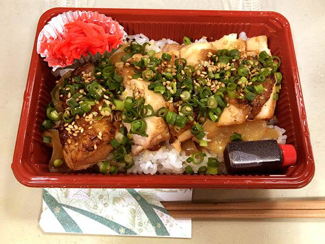 和菜酒房 織部 おりべ さんのテイクアウトランチ 豚丼弁当 焼き鳥弁当 Jets Diary Shuffle It All Jets似非旭川ラーメン研究所 旭川ラーメンブログ