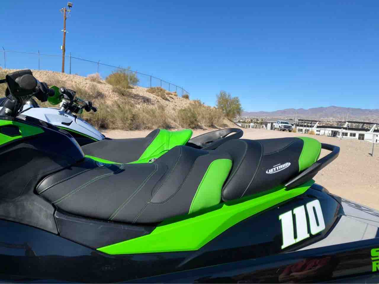 ジェットスキーウルトラ310LXシートホワイト、グリーン