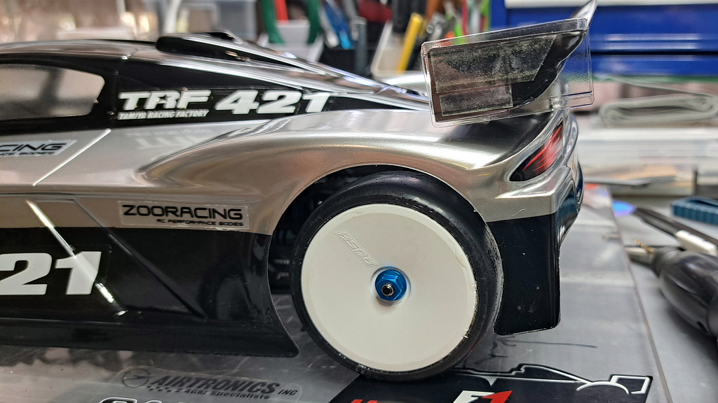 TRF421」RCスーパーGTレギュレーションに合わせるパート2 : プラドの