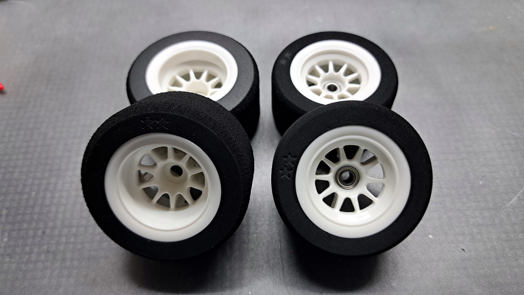 TRF104」タミヤのスポンジタイヤ製作 : プラドの趣味の備忘録